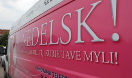 Rožinis „Nedelsk“ autobusėlis Birštone