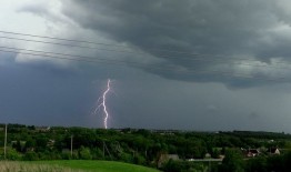 Šiandien gali kilti smarki audra, griaudėti perkūnija ir pliaupti lietus