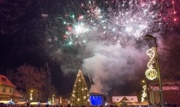 Birštono kurorte įžiebta eglutė – žibančios Kalėdos jau čia pat!