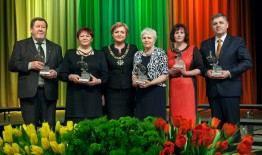 KVIEČIAME TEIKTI KANDIDATŪRAS TRADICINIAMS VASARIO 16-OSIOS APDOVANOJIMAMS