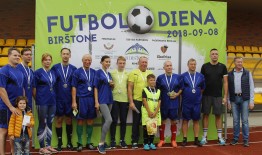 Birštono savivaldybės futbolo komanda po kovos iškovojo I vietą