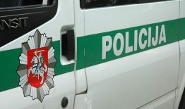 Nuo COVID-19 skiepijami Birštono policijos pareigūnai ir ugniagesiai