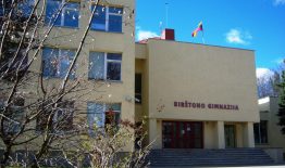 Birštono gimnazijos 5–11 klasių moksleiviai  į mokyklinius suolus negrįš – mokysis nuotoliniu būdu