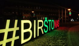Vieninga Sausio 13-oji Birštone: suspindo vienybės ir atminimo žvakutės