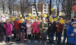 Birštono gimnazijos pradinukai sveikino Žemę