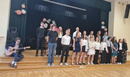Birštono gimnazijos bendruomenė linki sėkmės savo XVIII laidai