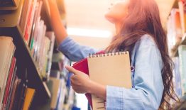 Terapinis knygų poveikis: kaip skaitymas padeda stiprinti sveikatą,  o pokalbiai apie skaitymo sužadintus jausmus – susigrąžinti orumo jausmą ir atrasti bendrystę