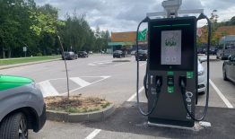 Birštone įrengtos dvi greito elektromobilių įkrovimo stotelės